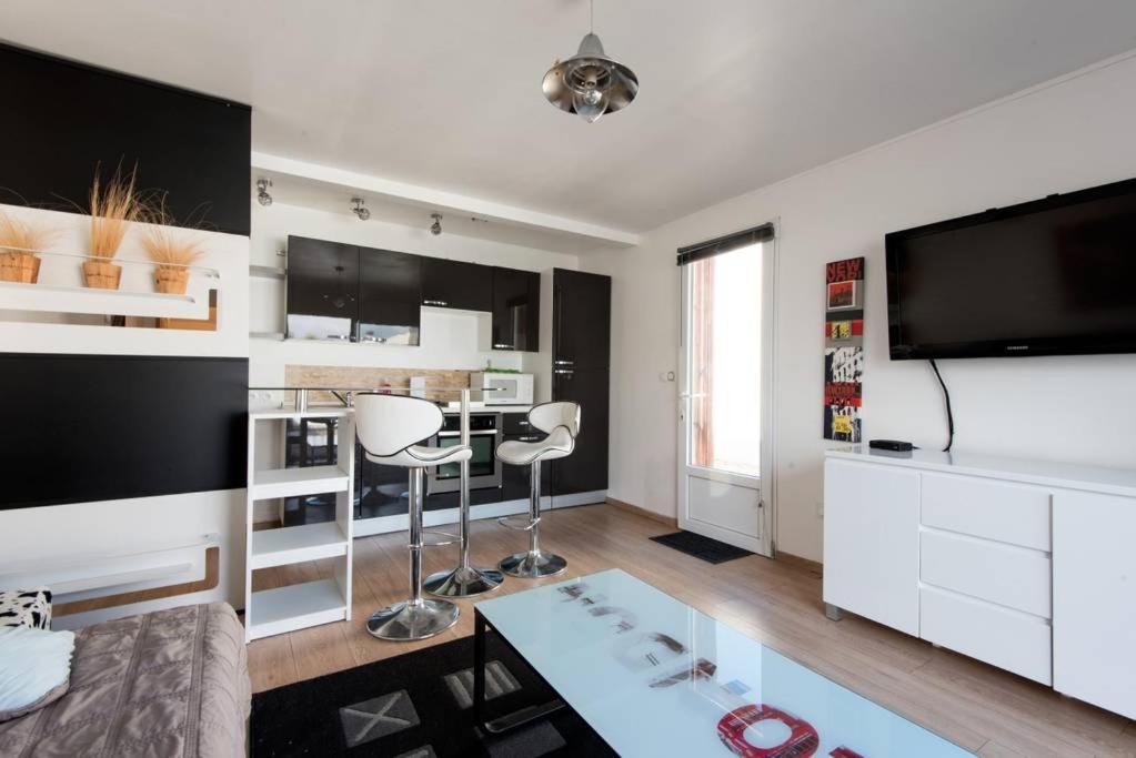 Maison *** Avec Cour 3Km Plage Et La Rochelle Saint-Vivien  Kültér fotó