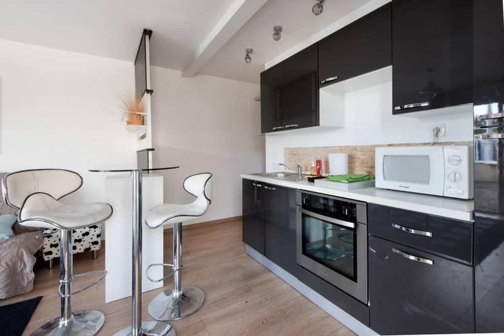 Maison *** Avec Cour 3Km Plage Et La Rochelle Saint-Vivien  Kültér fotó